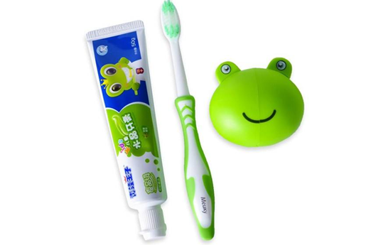 如何给宝宝选择正确的牙刷和牙膏
