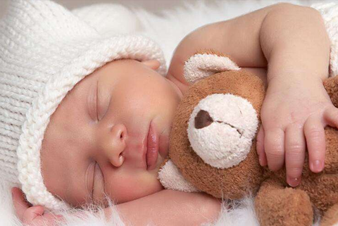 了解宝宝睡眠的特点。新生儿为什么总是在睡觉呢？