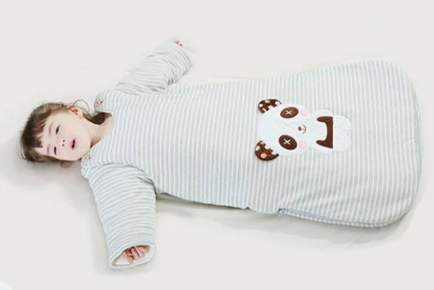 宝宝睡觉爱蹬被子怎么办？从宝宝踢被子的原因着手