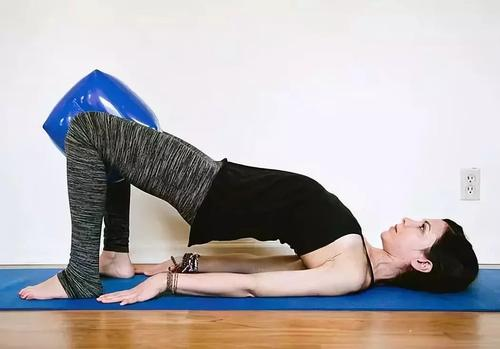 上桥式瑜珈练心方法与功效，适合怀孕五个月练习瑜珈
