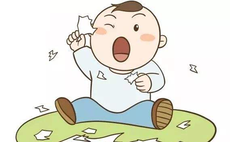 聪明的宝宝爱撕纸，宝宝撕纸是益智的训练